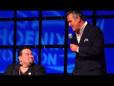 bruce-campbell-judges-comicon-hd-2014-evil-dead-ash-williams-army-of-darkness-phoenix-comicon-panel