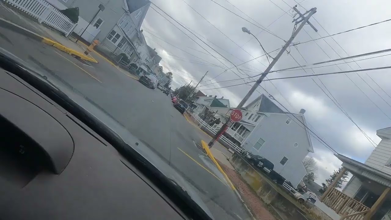 От шоссе 81 на север до улиц Хейзлтон и свалки металлолома.