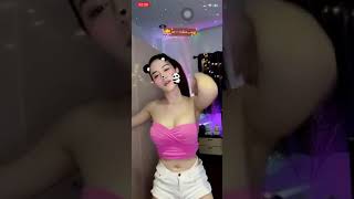 Bigo live: Thailand beautiful girl lives video dance twerk her ass and shows boobs.