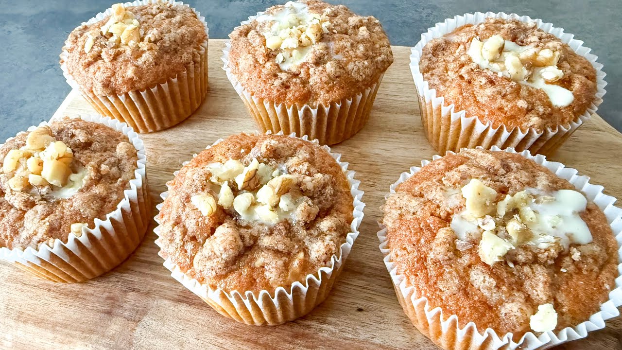 Carrot Cupcakes with Creamy White Chocolate Filling - Wortelcupcakes | makkelijk & Lekker!