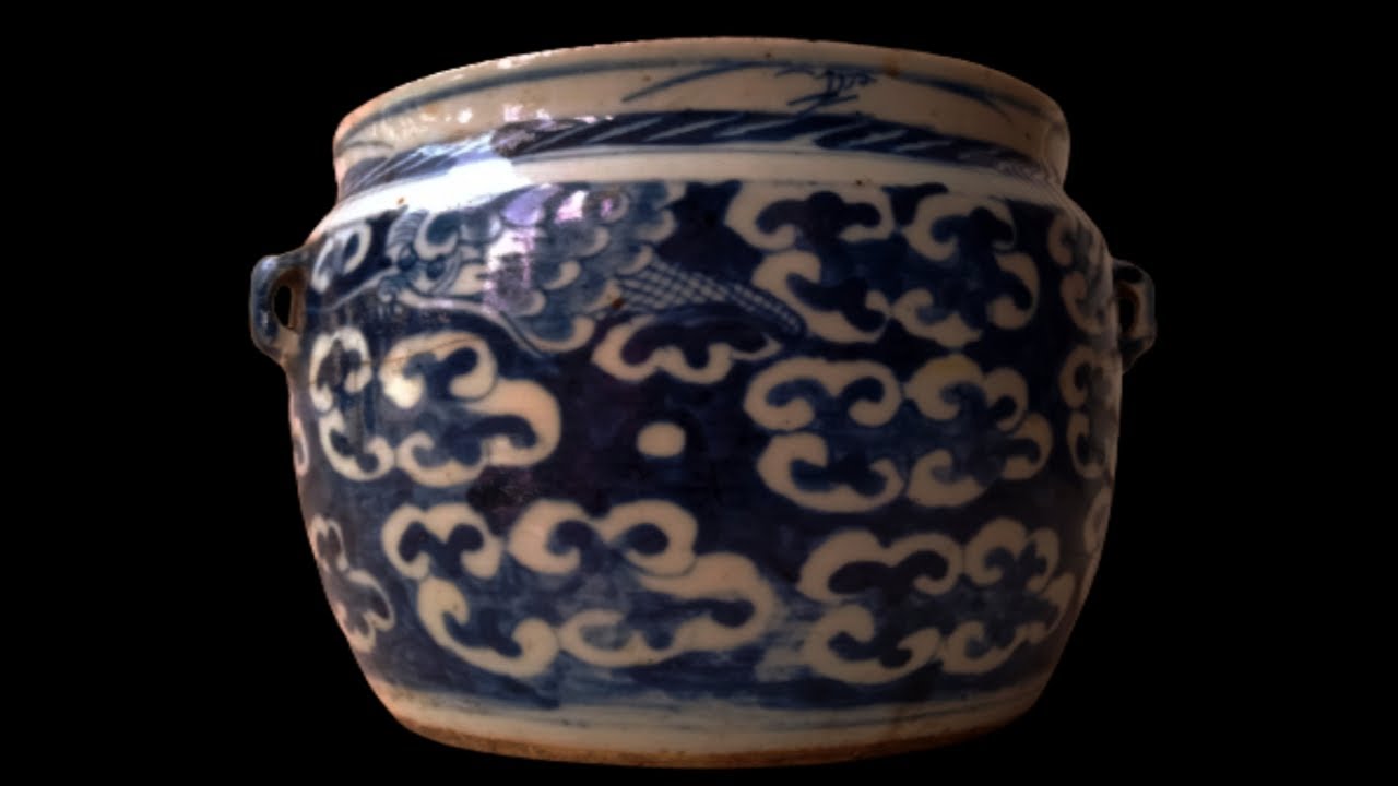 CHINESE BLUE AND WHITE DRAGON GINGER JAR