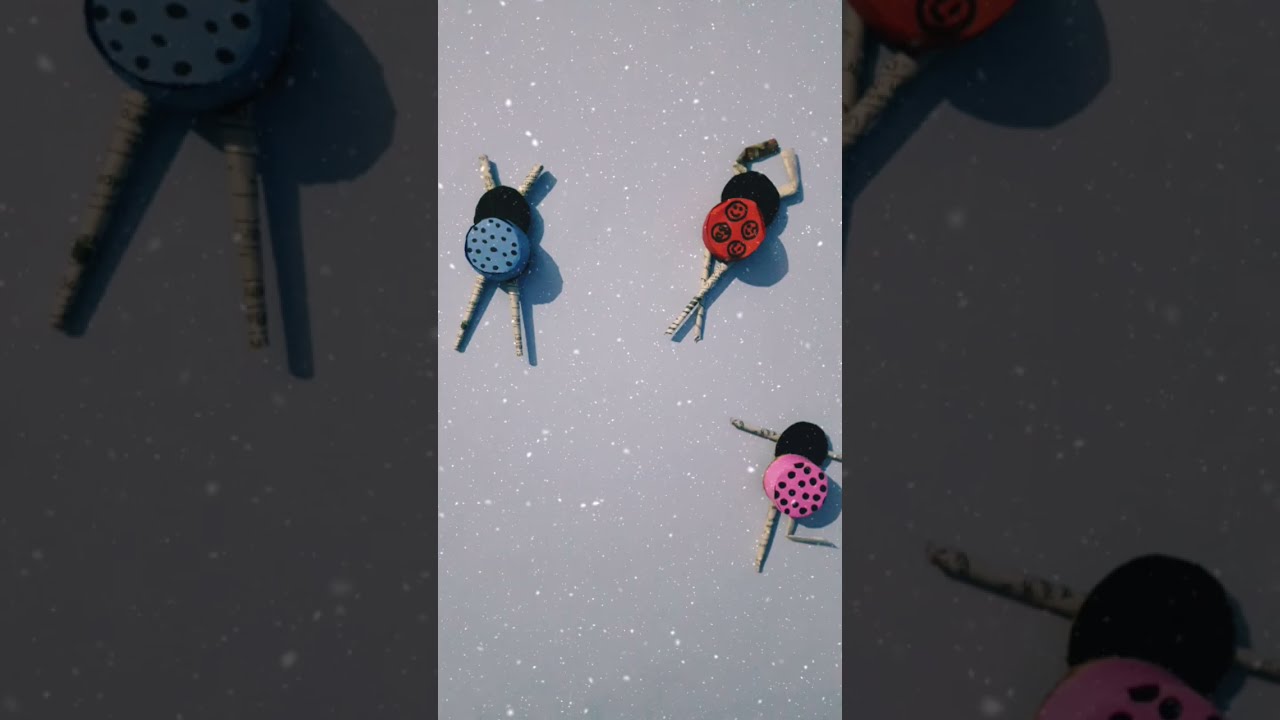 Room wall decoration idea from plastic bottle caps and newspaper//best out of waste craft//