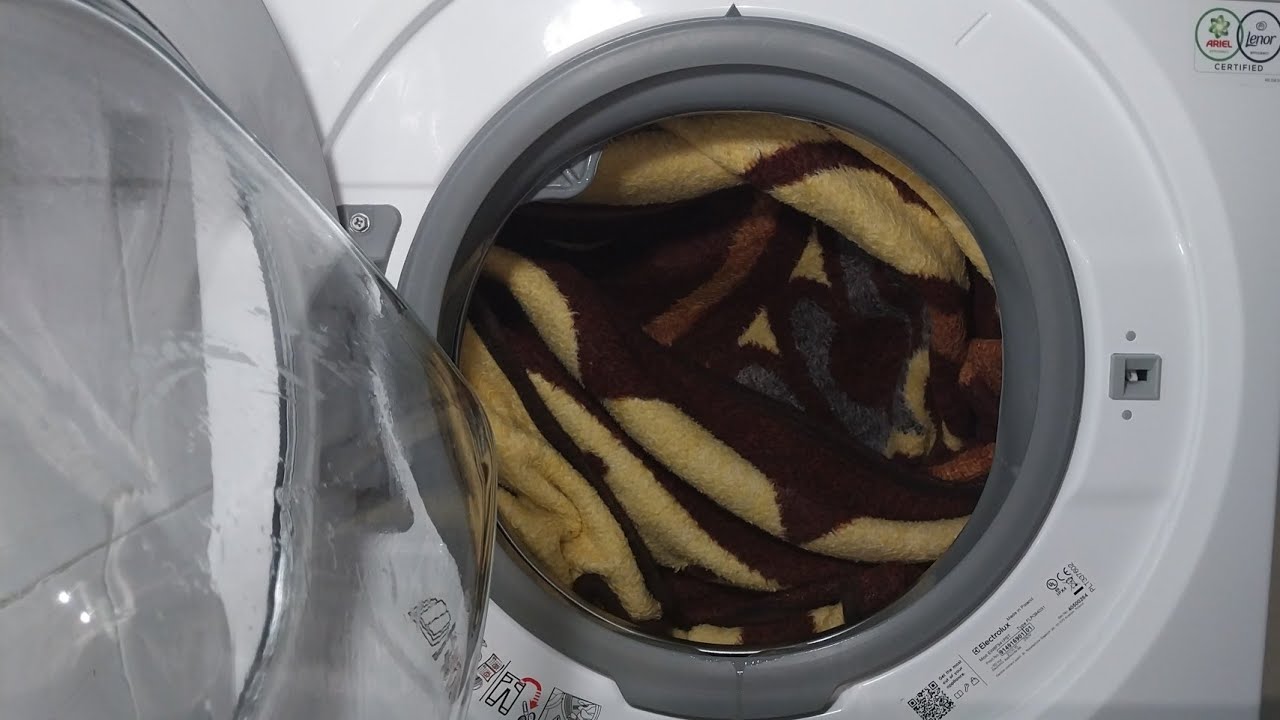 Washing 2 Heavy Blanket in Outdoor Cycle on Electrolux EW6F341PST Perfect Care 600 Washing Machine. 