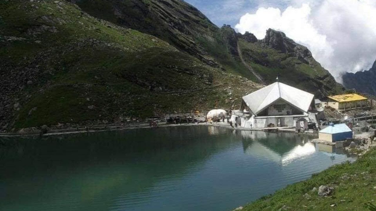 Strolling Around Hemkunt Sahib World's Highest Gurudwara Valley of