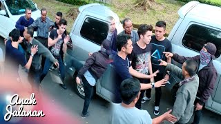 Boy Menolong Seorang Bapak Tua Dari Gangguan Preman [Anak Jalanan] [26 Juli 2016]