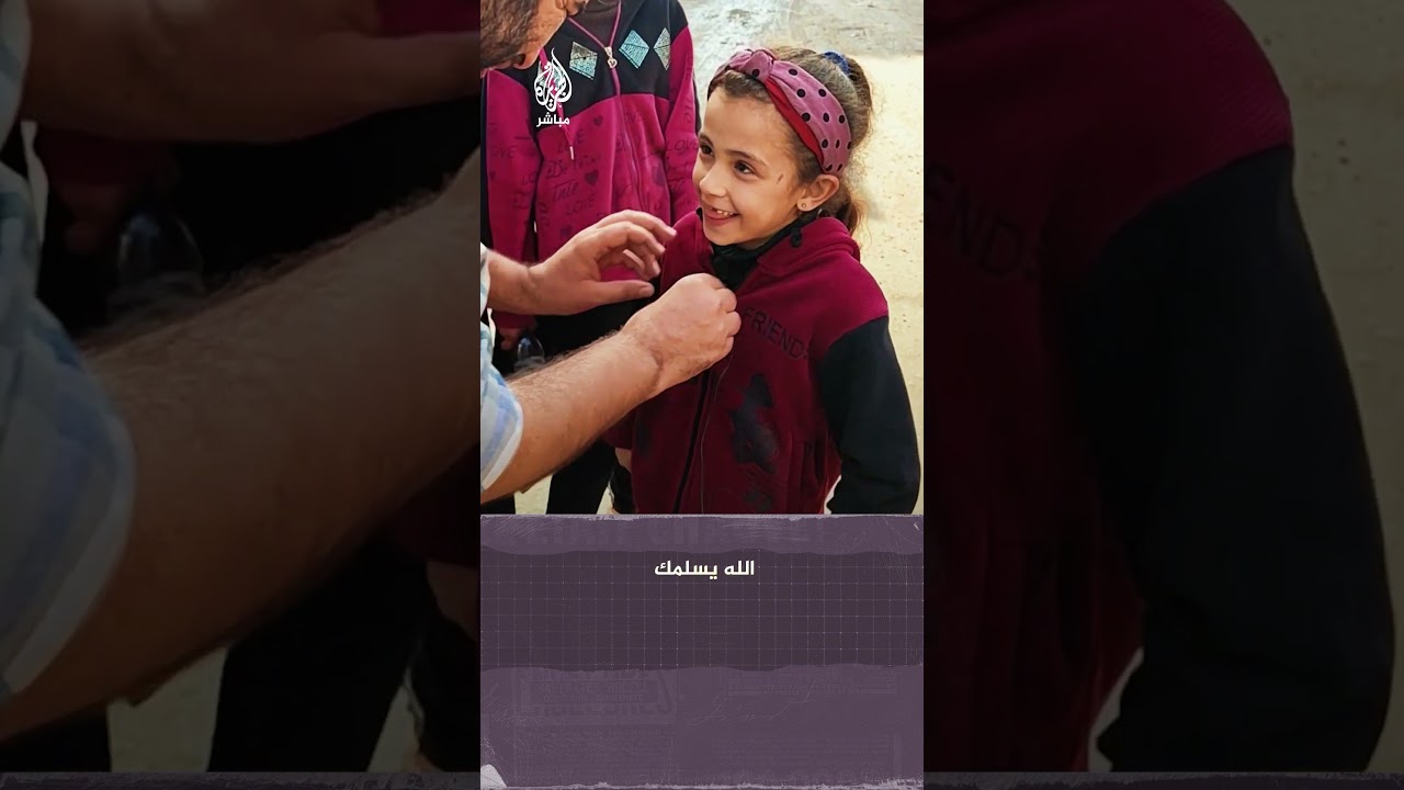 غزة.. فرحة طفلتين بالعودة إلى منزلهما المدمّر