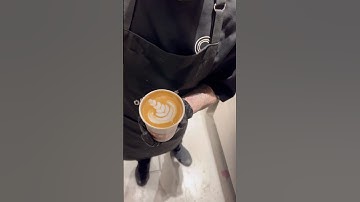 Step by step to the perfect tulip 🌷 art #baristavibes #barista #latteart #music