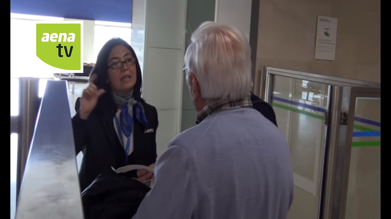 Aena | Personal de atención a pasajeros, usuarios y clientes en el Aeropuerto de Sevilla