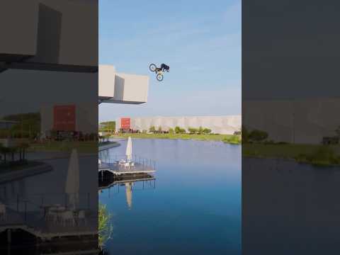 Danny Macaskill insane jump from adidas HQ roof 🔥😳 #adidas #bike #bikestunt
