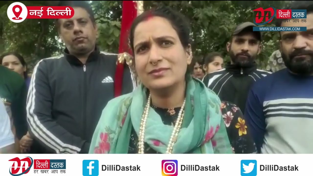 24 घंटे में 21 किलोमिटर लंबी दंडवत यात्रा कर भक्त पहुंचे कालकाजी मंदिर, बना डाला अनोखा रिकॉर्ड ।