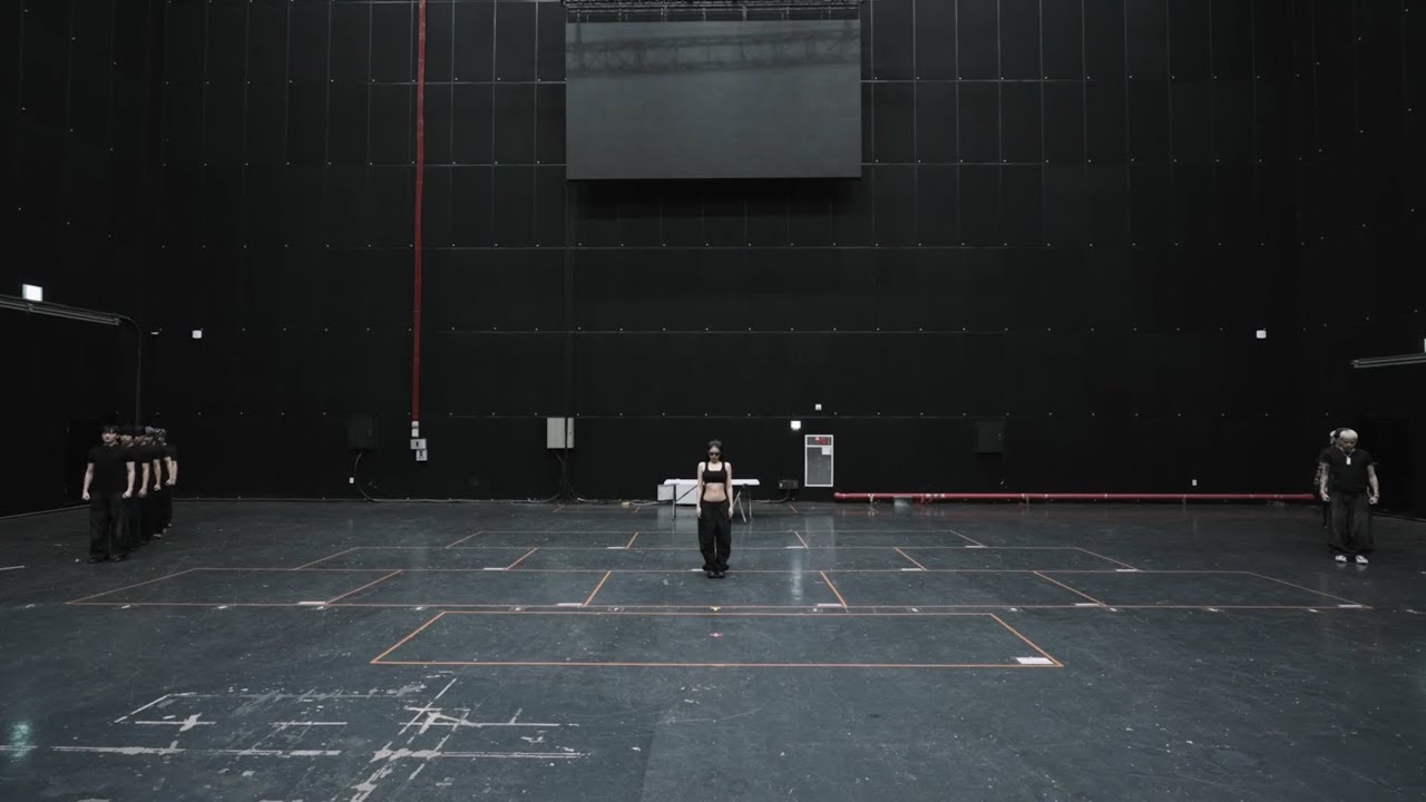 JENNIE (제니) – ‘Seoul City (MMA 2025 ver.)’ Mirror