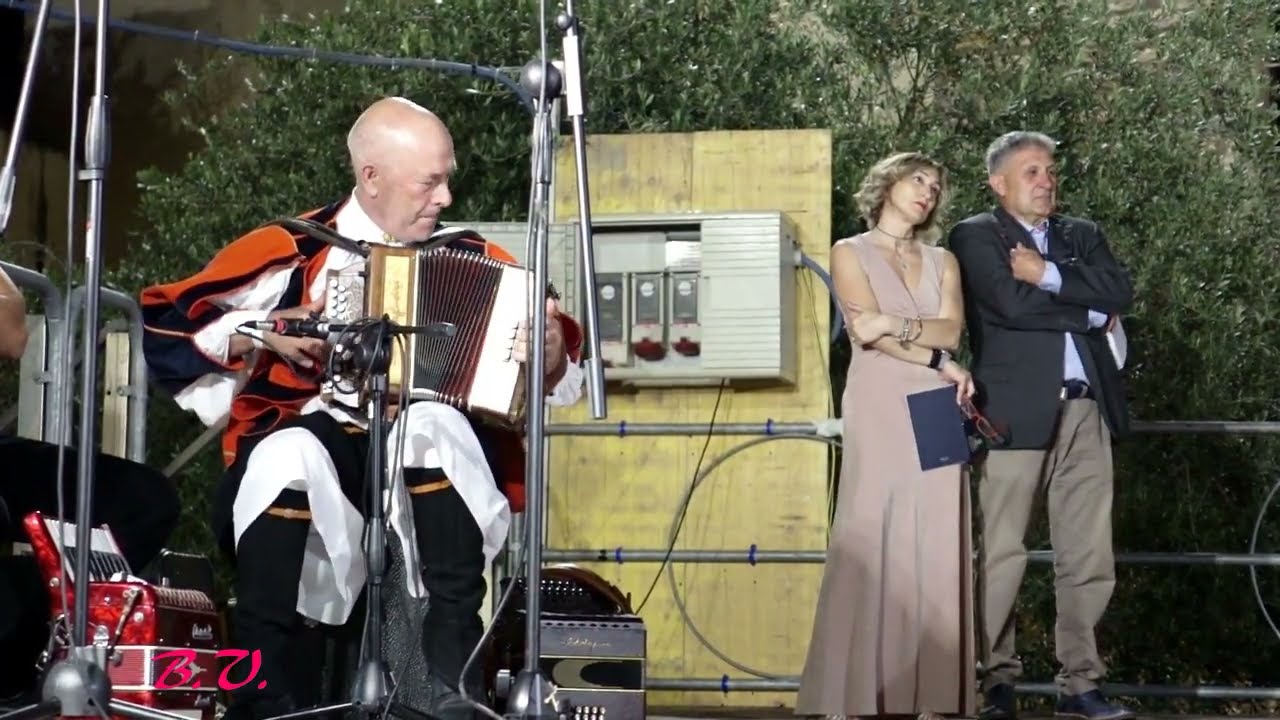 Eugenio Cabras coppia di ballo di Urzulei passu torrau ogliastrino girato a tre passi Suelli 5 6 22