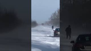 Дорогу Збараж — Ланівці замело. Рух паралізовано. Працює важка техніка (13.02.2021)