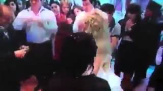 Невесту бьют!!!!!кошмар