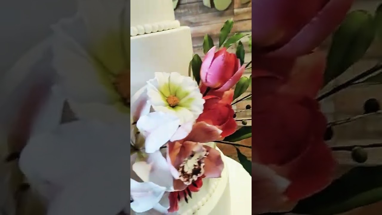 Doçuras Da Alê - Bolo aniversário com flores todo delicado 😍