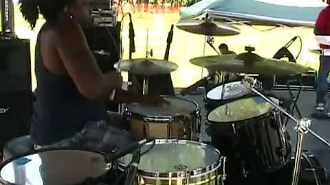 Reggae Drum Lessons - Dyrol Randall in performance 4