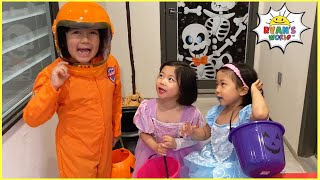 Ryan's Halloween Trick or Treat Haul with Family!