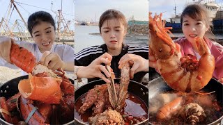 The female fishermen eat lobsters, prawns, oysters, conches, sea cucumbers, octopus and crabs today.