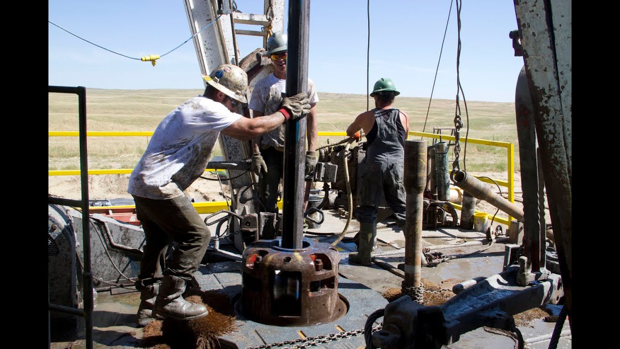 Roughnecks At Work In Hd Drilling Rig Pipe Connection Youtube