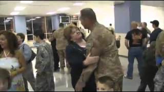 Soldiers Receive Heartwarming Homecoming