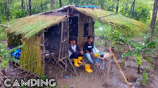 Download Lagu camping hujan deras mencekam dan kedinginan sepanjang malam di pondok hutan belantara MP3