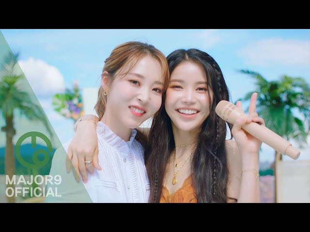 ママム 마마무 문별 솔라 ムンビョル ソラ ソラ(Solar)、 ムンビョル(Moon Byul) of MAMAMOO - Promise U