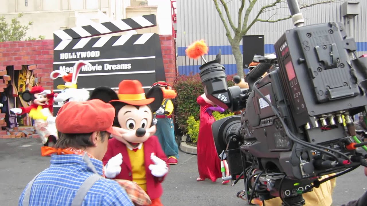 Première apparition Jessica Rabbit Disneyland Paris - YouTube