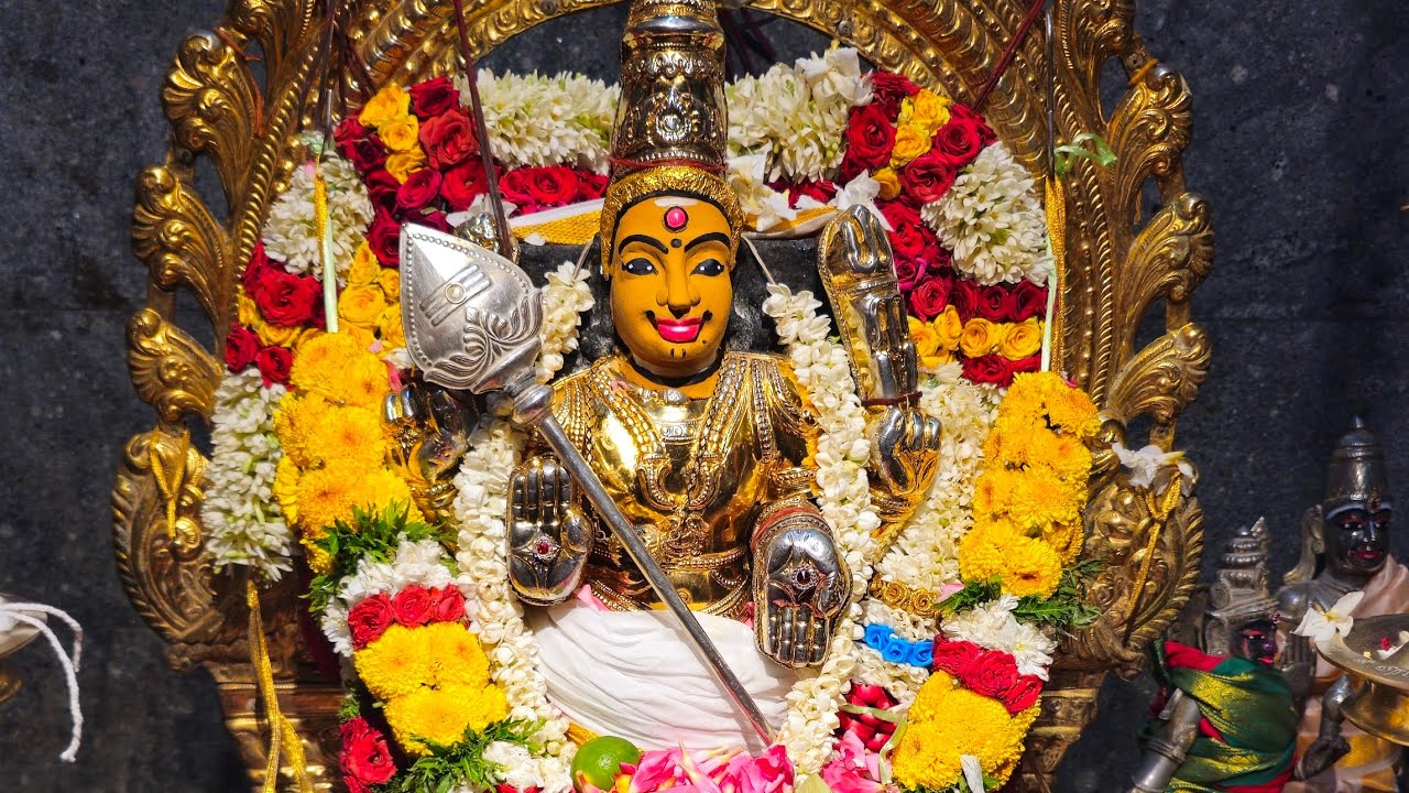 Muru Ravim கடவுள் ஒருவரே முருகா!கருமணியாய் வழிநடத்தும் முருகா!இதயத்தின் ஓசையே ...