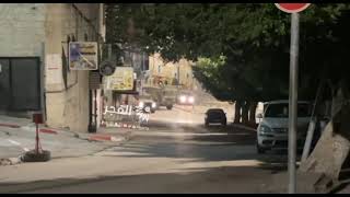 جانب من اقتحام قوات الاحتلال محل لصرافة وسط مدينة طولكرم