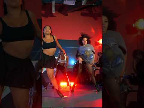 New combo to Summer Too Hot Chris Brown | #queensnlettos | #AliyaJanell #choreography