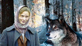Волчица погибала от голода, она еле передвигала лапы по снегу. Но вдруг на дороге она увидела её!
