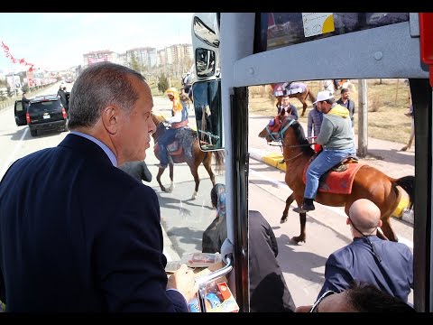 Cumhurbaşkanı Erdoğan'ı Karşılayan At Böyle Devrildi