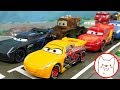 カーズ おもちゃ ピストンカップ 競争 レース マックイーン メーター ジャクソンストーム クルーズラミレス ディズニー トミカ コマ送り ストップモーション OMOWAN