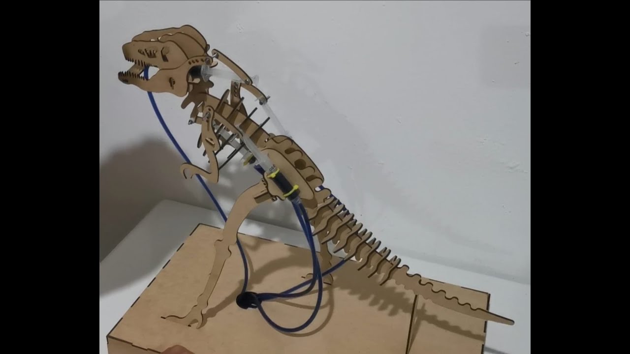 Dinosaurio didáctico de MDF con jeringas y mangueras. Dinosaurio hidráulico