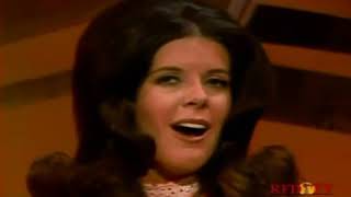 Watch Susan Raye Foolin Around video