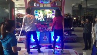Popular dancing kinect game machine!