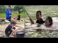 single mother with son: gardening, fishing, bathing in the stream /@LythiHanh