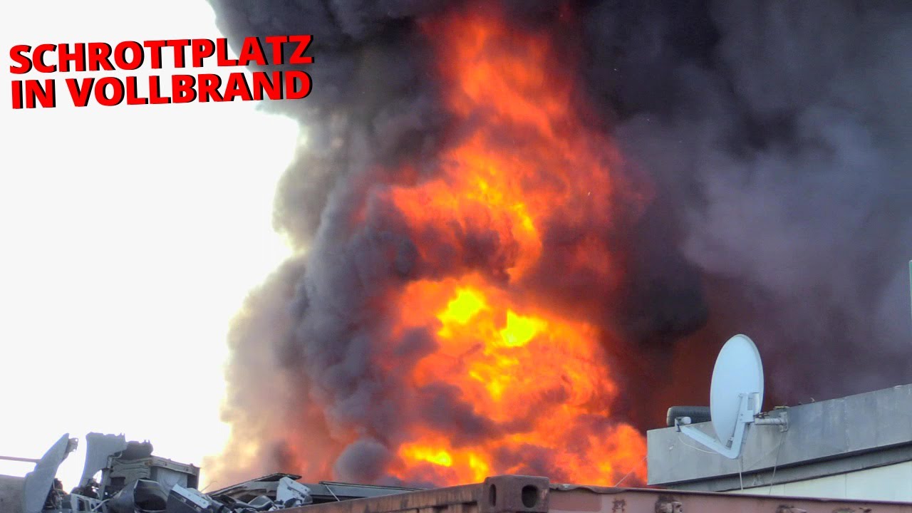 [GROßBRAND IN NEUSS] - Schrottplatz in Vollbrand | Massive Rauchentwicklung & Feuerbälle | Großalarm