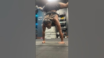 How to do a Knuckles mixed press handstand straddle #trainingcamp #shorts
