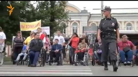 Иркутск. Митинг инвалидов-колясочников