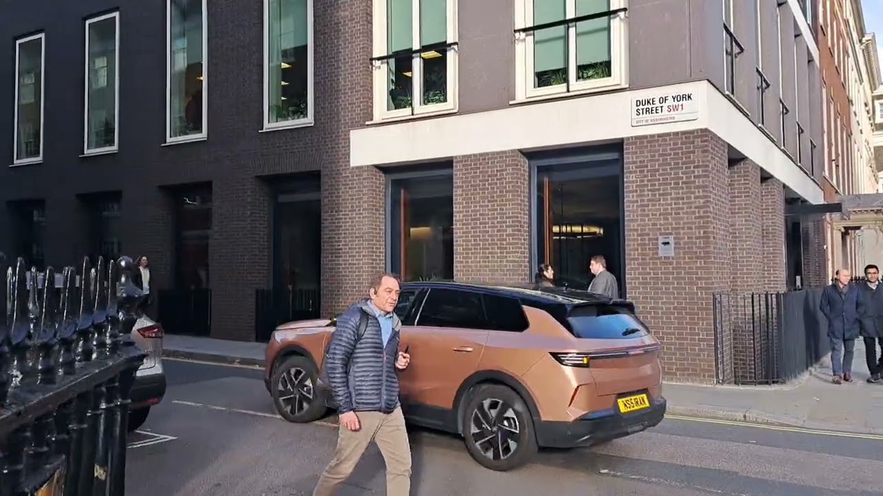 Сент-Джеймсская площадь, Лондон