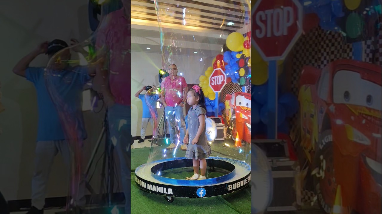 Bubble show that kids and adults alike enjoyed! Smiles, bubbles, and fun for everyone. 