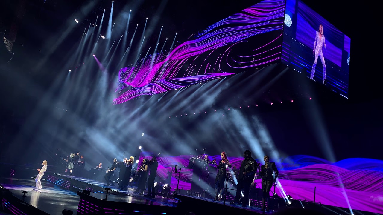 Celine Dion - River Deep Mountain High / Lady Marmalade (live in Scotiabank Arena, Dec 9th, 2019)