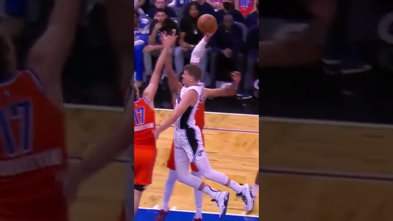 Moritz Wagner with a monster dunk