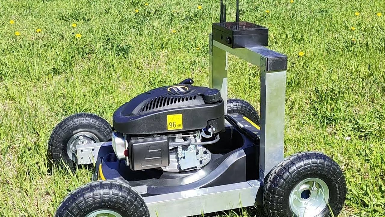 Газонокосилка на пульте и с камерой - YouTube