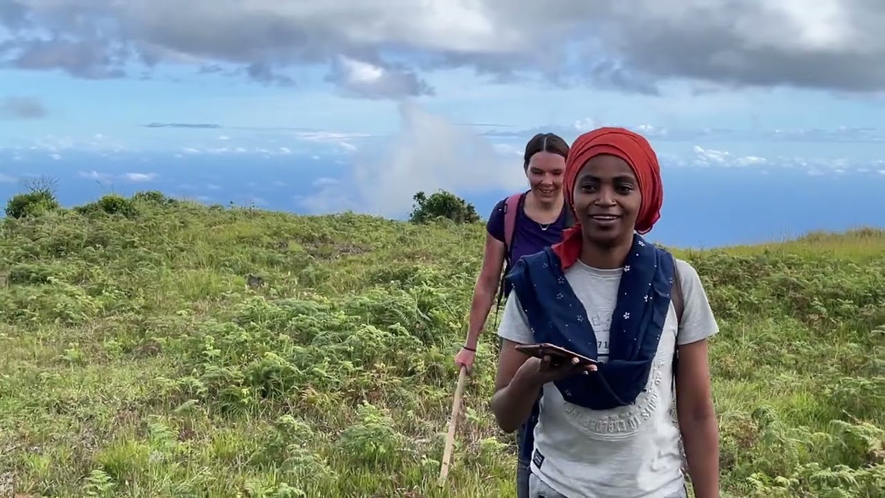 Comores Grande Comore Montée au volcan Le Karthala  Steadycam / Comoros Ascent Full day