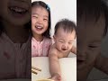 👦:姐姐的饭我必须尝尝是什么味道~干饭宝宝上线 萌宝小吃货 妈呀太香了 馋嘴宝宝 人类幼崽为了吃太拼了