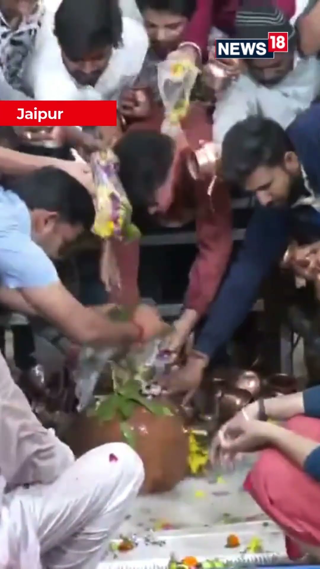 Devotees From Across The Country Come Together To Offer Prayers And Jal To Mahadev | N18S