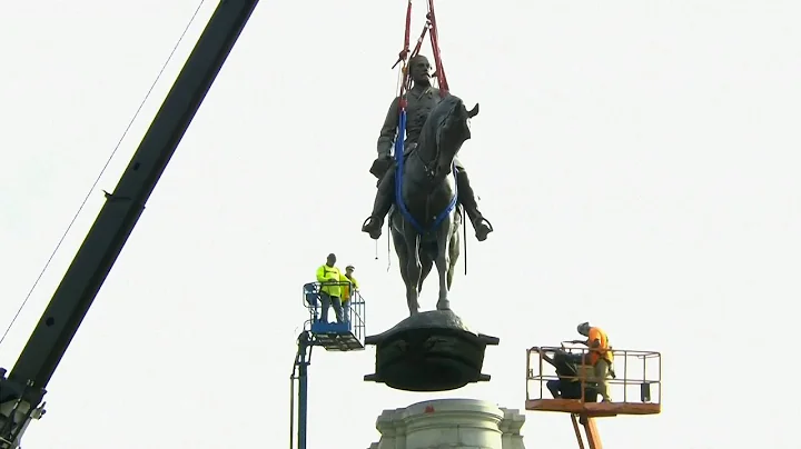 Workers remove Robert E. Lee statue in Richmond