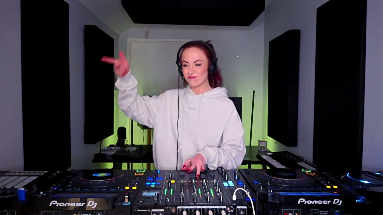 Melodic Progressive Tech House (Live DJ Mix) | AmyElle | Afterhours 002  ✨